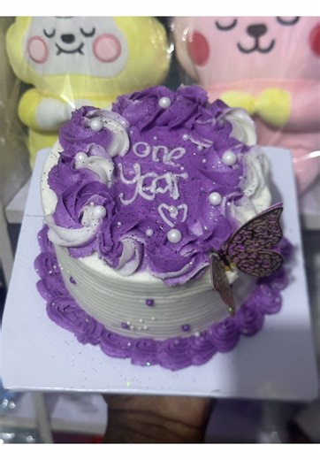 Cake Decorating Tips: Using Red Food Coloring Effectively