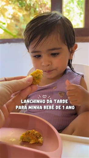 Fernanda Gabriela on Instagram: "Duvido seu bebê não amar essa receita😋 Bolinho de legumes saudável 1 xícara de brócolis cozido 1 batata cozida 1/2 cenoura cozida 1 ovo 1 colher de queijo minas ralado Sal e páprica doce a gosto 3 colheres de farinha de aveia Modo de preparo no vídeo! Esse conjuntinho lindo que a Bella está usando é da @storeamekids 🏷️cupom BELA10 (para 10% de desconto em todo site) #introduçãoalimentar #comidaparabebê #blw #receitassaudáveis #maternidadereal"