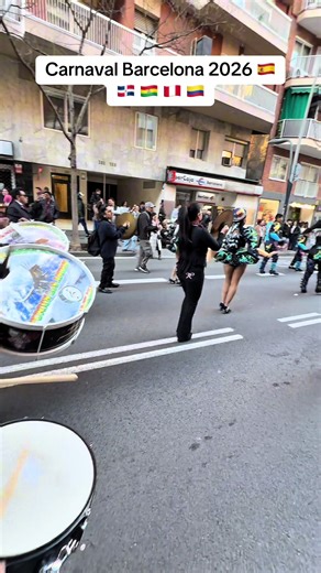 Carnaval Barcelona 2026 🇪🇸 #carnaval #desfile #carnavallatino #badal #cocococina