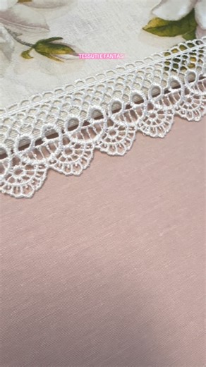 Tessuti e Fantasia on Instagram: "Tessuto arredo a fiori H.280 🌸 Cotone tinto in filo H.280 Pizzo macramè H.5cm 🤍 TESSUTI E FANTASIA Spedizioni attive 🚚 Direct o WhatsApp 331 539 1337 📲 #tessuti #cucitocreativo #faidatecreativo #spedizioniintuttaitalia🚚📲 #crea"