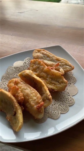 🍌✨ Sederhana, hangat, dan selalu bikin kangen: pisang goreng!