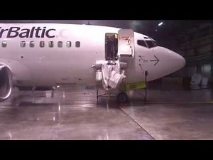 Deploying and using of Boeing 737 emergency escape slide