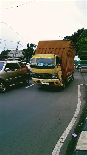 truk box kuning ini goyang goyang