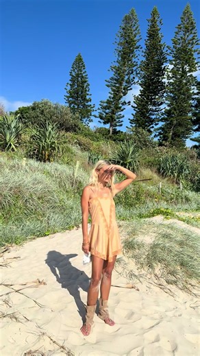 Best feeling ever… 🌴🐚 enjoying the summer calm in our sandals. Now on sale. #layerboots #sandals #summer #blondie