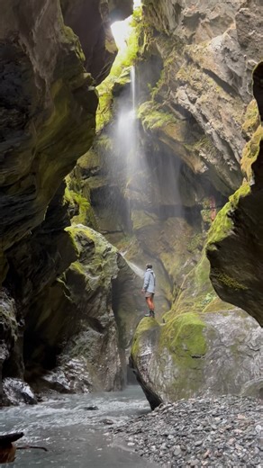 A beautiful spot to stop in the Haast Pass. The tucked away Wilson Creek Chasm showcases an otherworldly view 💦🌿🥹 Download the Roady app for all you need to know info and to find all the other must-visit spots in the Haast Pass - there’s plenty!! | Roady