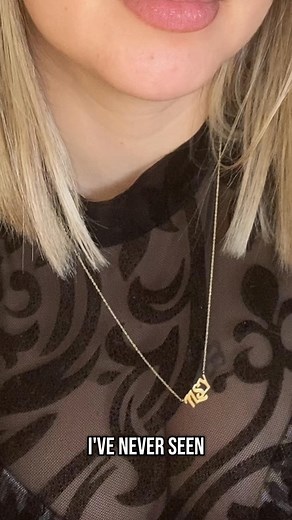 La dama de rojo | Loreley