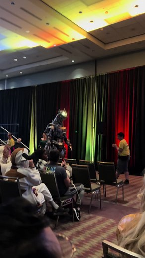 Mechagodzilla Cosplay Stuns at MegaCon Orlando
