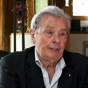 "J'ai eu cinq femmes qui sont toutes mortes, y a que moi qui reste". En 2021, Alain Delon se confiait sur les amours de sa vie... | Closer France