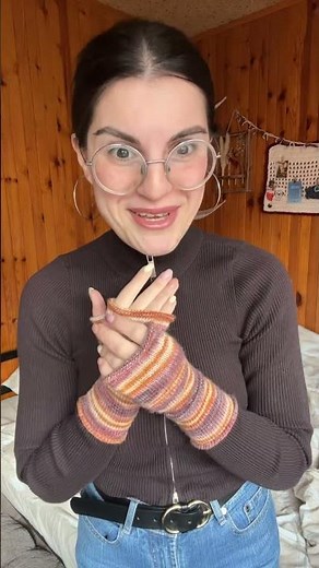 Free pattern for mittens using the magic loop method #crochet #crocheting