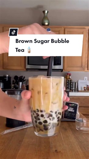 How to make Brown Sugar Boba Syrup for bubble tea?! 👇🏽 #boba #bubbletea #brownsugarboba #recipe #bobatea #bubbleteakit #bobakit #homemadeboba #tapiocapearls #bobatok