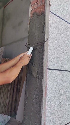 يعلمك استخدام مكشطة لكشط الجدران الخرسانية بسرعة وكفاءة