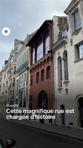 Bienvenue rue Cassini. En quelques mètres seulement, on change d’époque et de style : de l’Art Nouveau flamboyant aux briques industrielles, jusqu’au béton avant-gardiste de 1906. C’est un véritable laboratoire architectural à ciel ouvert. Mais le vrai secret est derrière les façades. C’est ici que Jean Moulin unifiait la Résistance en secret, et que Balzac se planquait sous une fausse identité pour échapper à ses créanciers (on connaît tous cette vibe, non ? 😂). Le genre de spot confidentiel o