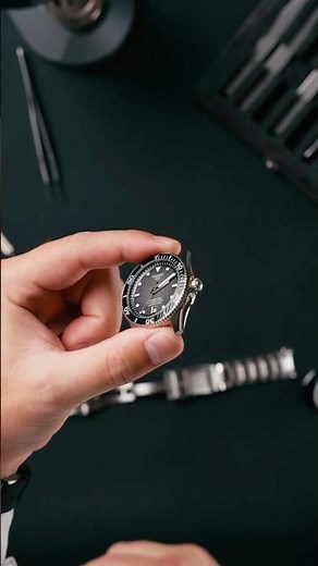 Quick change, big impact. Which strap are you pairing with your Tissot Seastar this season?