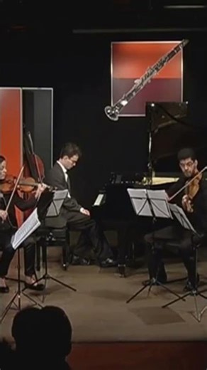 Piano Concerto No. 13 in C major, de Wolfgang Amadeus Mozart — 1º movimento.