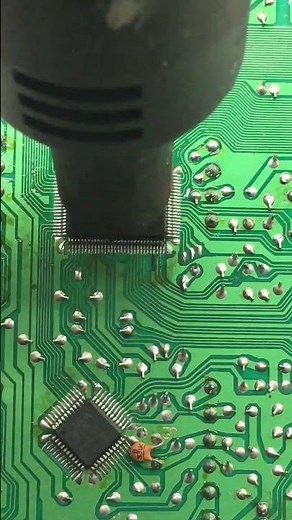 Desoldering a CPU IC: Tips and tricks #shorts