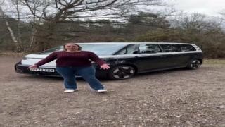 40 reactions | The VW ID Buzz  It's the spiritual successor to the classic Volkswagen camper van. When we first drove the Buzz last year, we were huge fans! But on closer inspection, is it as good as we remember?  ➡️ Watch the full video: https://www.youtube.com/watch?v=tSasf89Qzc0 | CarGurus UK | Facebook