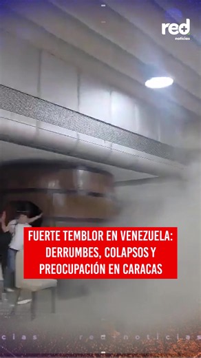 #URGENTE | En la tarde de este miércoles 24 de junio, un fuerte sismo de magnitud 7,1 sacudió a Venezuela. Hasta el momento, las autoridades reportan edificios colapsados y otros con graves daños estructurales. Asimismo, el movimiento telúrico, que se sintió con mayor intensidad en Caracas y Morón, también fue percibido en Colombia. Usuarios en redes sociales reportaron que el temblor se sintió en ciudades como Bogotá, Bucaramanga y varios municipios de Antioquia.