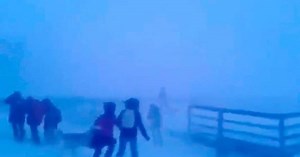 Children in Siberia are forced to go to school in extreme temperatures of minus 44 degrees Celsius, while strong winds move at a speed of 108 km/h (Photo/Video)
