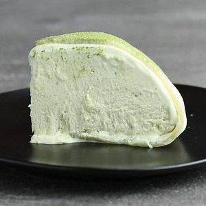 This GIANT mochi ice cream is straight from your dreams 💚! FULL RECIPE: http://bzfd.it/2rtzz9t | Tasty
