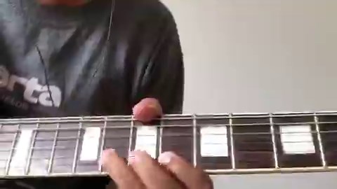 Gua baru tahu bahwa rutin main musik ternyata beneran ngaruh ke kemampuan otak!Jadi ada penelitian yang melibatkan 600 musisi vs 600 non-musisi untuk dibandingkan kemampuan otaknya, khususnya memori jangka pendek.Hasilnya lumayan bikin kaget sih yaitu musisi punya memori jangka pendek yang lebih baik, terutama memori verbal, visuospatial, dan musik.Artinya, aktivitas musikal yang kita anggap “cuma hobi” ini ternyata punya efek kognitif nyata yang nggak bisa diremehin. Nah ini juga bukan peneliti