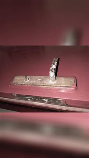 家人们，李文太会玩！现推出CNC精雕防电磁干扰掌静脉刷脸秒开LW - 8917H李文锁城，原价2199元，现仅1299元。一按开门，超好用，刷到速囤，左下角多下单！ （注意，叠加立减后的价格是1299元，团购价是2199元；）#智能家居 #新房入住 #开门有惊喜 #指纹锁 #防撞