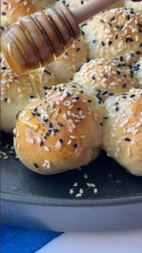Honeycomb Bread with Cheese Filling (Khaliat Nahl)