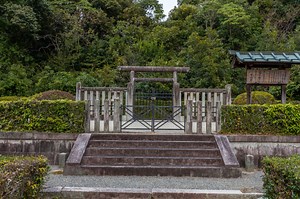 鳥戸野陵,皇后が眠る風葬地