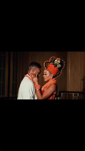 When culture meets class❤️🥰 Edo bride, Akwa Ibom groom.Bride: @africanbellaGroom: @dr.umoren #TheUmorenUnionVideography- @aperfilms_ Bride’s Benin Gown: @designed_by_jnGroom’s Benin Outfit: @nobanehiBride’s AkwaIbom Gown: @agbonspradaGroom’s AkwaIbom Outfit: @davidscottonlineGroom’s AkwaIbom Scarf: @tetteh_coutureBride’s Yoruba Gown: @agbonsprada Bride’s makeup: @christinesignaturesBride’s Okuku (Benin Hair): @africantraditionalhairBride’s and Bridesmaids Ivie (Bead Jewelry): @famen_winiAkwaibo