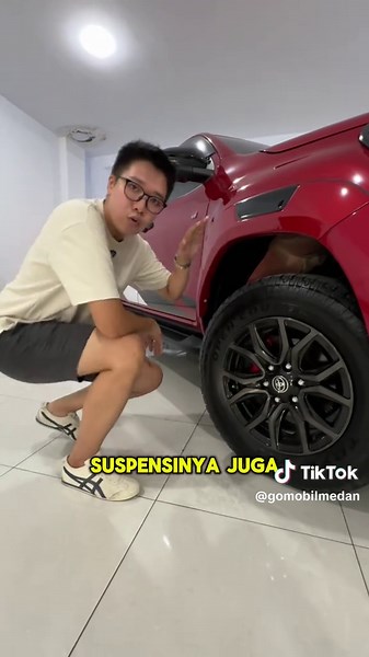 Toyota HILUX GR Sport 4x4 AT 2023 - Mobil Bekas Medan | Interior Mobil Sport