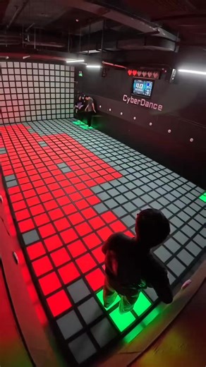 Watch This Man Shows His Speed!!! 😱😱 #cyberdance #gamezone #floorislava #challenge #speed