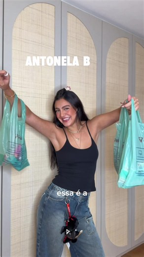Publicidade O aniversário é da Venancio e quem ganha presente é o cliente?! AMEI ✨ @Drogaria Venancio #PassaNaVenancio Promoção válida para compras e cadastros realizados de 28/08/2026 a 04/10/2026. Certificado SRE/ME e regulamento disponíveis no site www.drogariavenancio.com.br/aniversario. A cada R$100 em compras, concorra a vales-compra para uso exclusivo na Drogaria Venancio e ao sorteio de um carro zero km ao final da campanha. Sorteio baseado na extração da Loteria Federal no dia 11/10/202