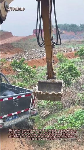 "Quick Car Rescue: How a Digger Saved a Half-Submerged Vehicle | DIY Recovery Tips"