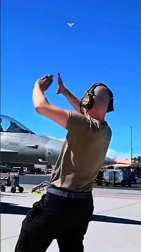 Fighter Pilots' Secret Language! Decoding Marshalling Signals 🇺🇸 #Marshalling #Handsignals #Pilots