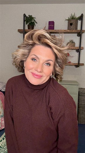 Sarah-Jane Froom (SJ) on Instagram: "@no7uk Pro Artist Collection💄 This is such a brilliant range & a permanent feature in my Pro Kit and Personal make up bag! Here are a few of my favourites … ⭐️Pro Artist Runway Ready Brow Gel ⭐️Pro Artist 12 Hour Artist Pencil ⭐️Pro Artist Lights, Camera, Action Eye Shadow Palette (Camera Click & Fawn) ⭐️Pro Artist Radiant Glow Powder in Pink Silk ⭐️Pro Artist Soft Glow Powder Bronzer in Medium Glow ⭐️Pro Artist Luxe Powder Blush in Taupe and Fuchsia ⭐️Pro A