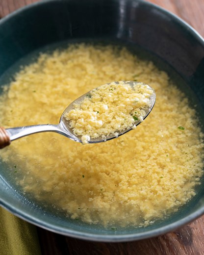 Avete mai provato la stracciatella alla romana??😋 Ce la preparano i cuochi di Armando al Pantheon 👉https://ricette.giallozafferano.it/Stracciatella-alla-romana.html | Giallozafferano