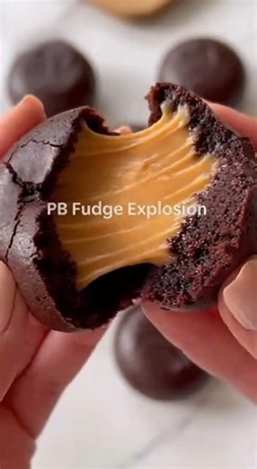 Ultra-fudgy brownie bites with a creamy peanut butter center—these little treats are pure chocolate bliss. 🍫🥜✨ One bite and you hit the gooey jackpot! | Quick'n Recipes