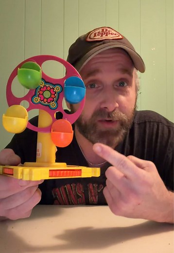 Did I fix the vintage toy Ferris Wheel? #genx #the70s #70stoys #vintagetoys #ferriswheeltoy