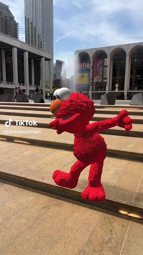We're wishing you a ta-ra-terrific day! ❤️💃😂 #Elmo #dance #dancefilter