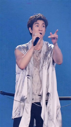 王力宏新歌《Come What May)》全球首唱！杭州大莲花听哭了 #王力宏 #王力宏杭州演唱会 #comewhatmay #shorts