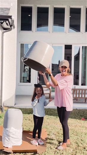 18K views · 795 reactions | bubble bath costume tutorial!! 什﫧 Comment “costume ideas“ for a list of ALL my favorite last minute costume picks for all ages that arrive before Halloween as well as what we used to make this costume 殺 Can’t wait to show yall this years next week!!  #familycostume #familycostumes #costumetutorial #diycostume #homeadecostume | sierra.honeycutt | Facebook