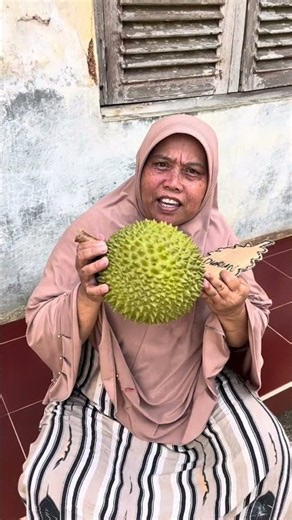 PA USTAD DIACUHKAN NGASIH DURIAN KARDUS KE MAMAH