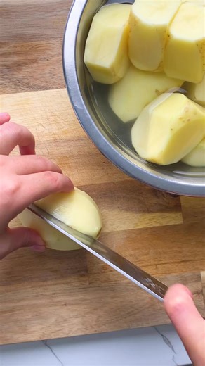 garlic parm mashed potatoes 凜 #thanksgivingrecipes #mashedpotatoes | Lindseyeatsla | Facebook