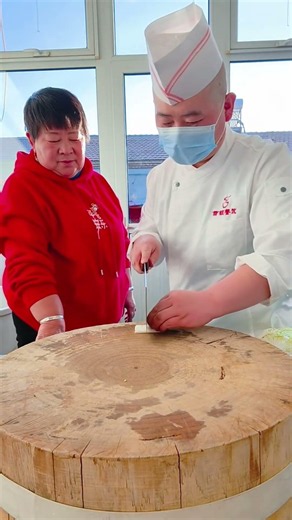 China’s Chef King Shows Amazing Cutting Skills with Knife Sculpting #chef #cuttingskills #chefknives