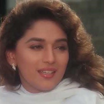 Madhuri Dixit Kumar Gaurav Ko Apne Maa Ke Baare Main Bata Rahi Hai #phool #madhuridikshit #shorts