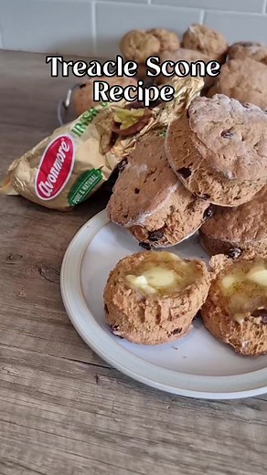 Treacle Scone Recipe 🤤 #baking #easybaking #traditionalbaking #traditionalrecipe #treacle #scones #treaclescones #tasty #easyrecipes Ingredients - 50g butter 1 ½ tbsp soft light brown sugar 2 tbsp Treacle (Molasses) 500g self raising flour 2 tsp baking powder ½ tsp fine salt 1 tsp ground mixed spice 1 tsp ground cinnamon 250ml of milk Handful of sultanas | The Hungry Hooker