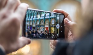 Android 11 Will Ban Smartphones from 'Altering Facial Appearance' in Camera