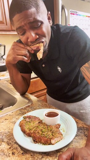 *T-Bone Steak Recipe* #tbonesteaks #eliteeats #garlicbuttersteak #theonealsway #kindersseasoning #tsrfoodies #tsrfoodie #panfriedsteak #viral #fyp #fypシ #foryou #foryoupage