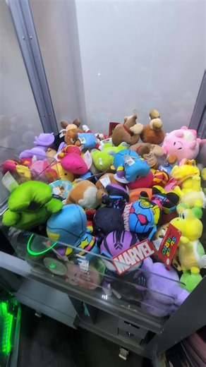 This is by far my best claw machine location. Over $200 for 2 weeks #entrepreneur #vendingmachinebusiness #kingofclaws #clawmachine #cashcollection