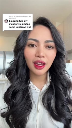 How to Eat Kiwi: Cutting, Peeling, and Enjoying the Fruit