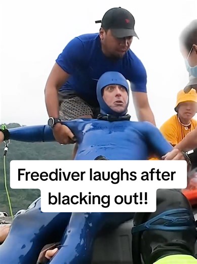 WHAT HAPPENED⁉️ ⬇️ Video credit: @brennanhatton Australian freediving athlete Brennan Hatton was ascending from a deep dive during a competition when he suffered from a blackout at the surface. After safety divers rescued him and he regained consciousness, Brennan smiled and laughed as he realised what had happened. This is a strong reminder why you should never dive alone! #freediving #freedive #blackout #accident #drowning